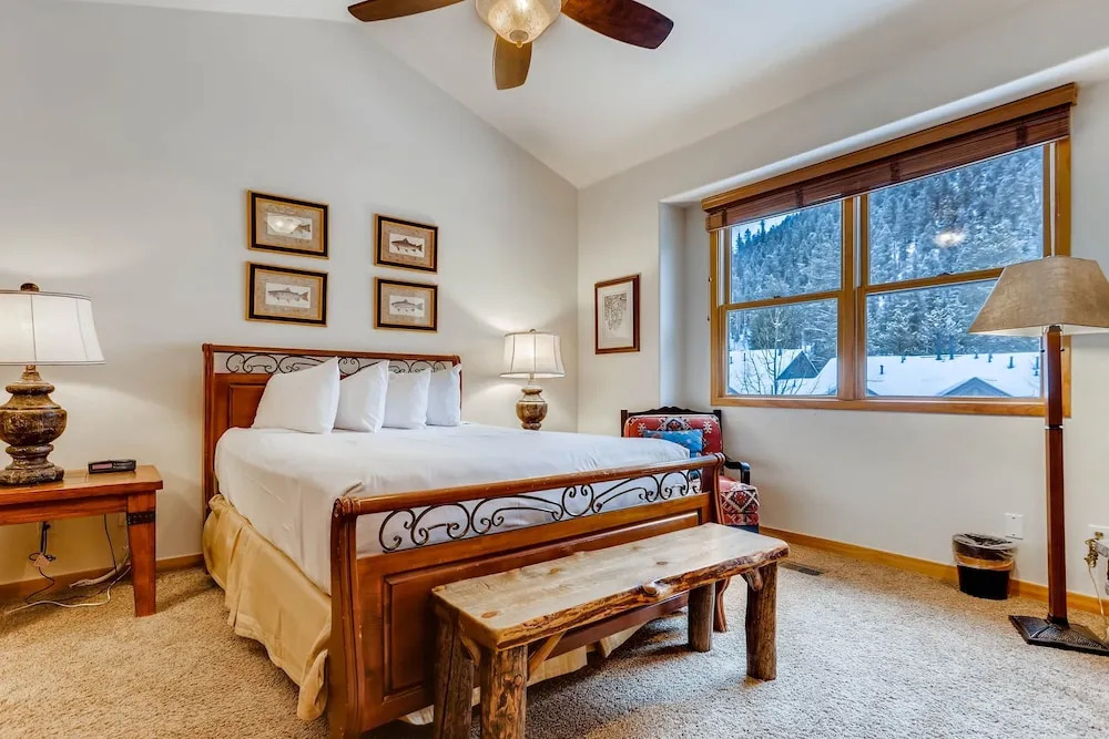 Premiere 2br Townhome - Shuttle To Slopes. Kids Ski Free! 2 Bedroom Condo by RedAwning