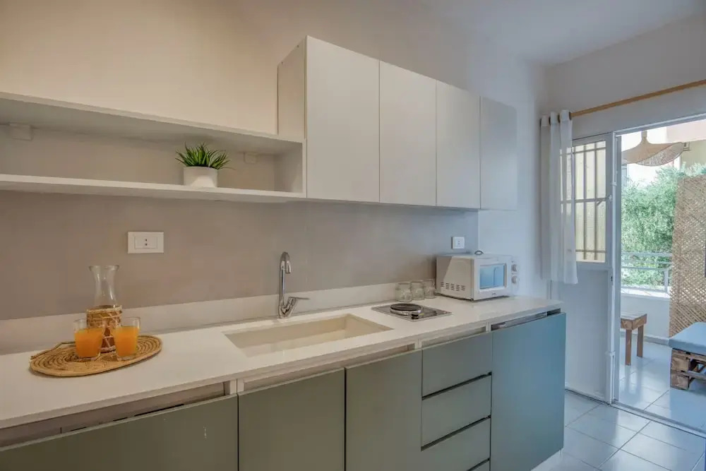 Agrius - Elegant Studio & Balcony in Batroun