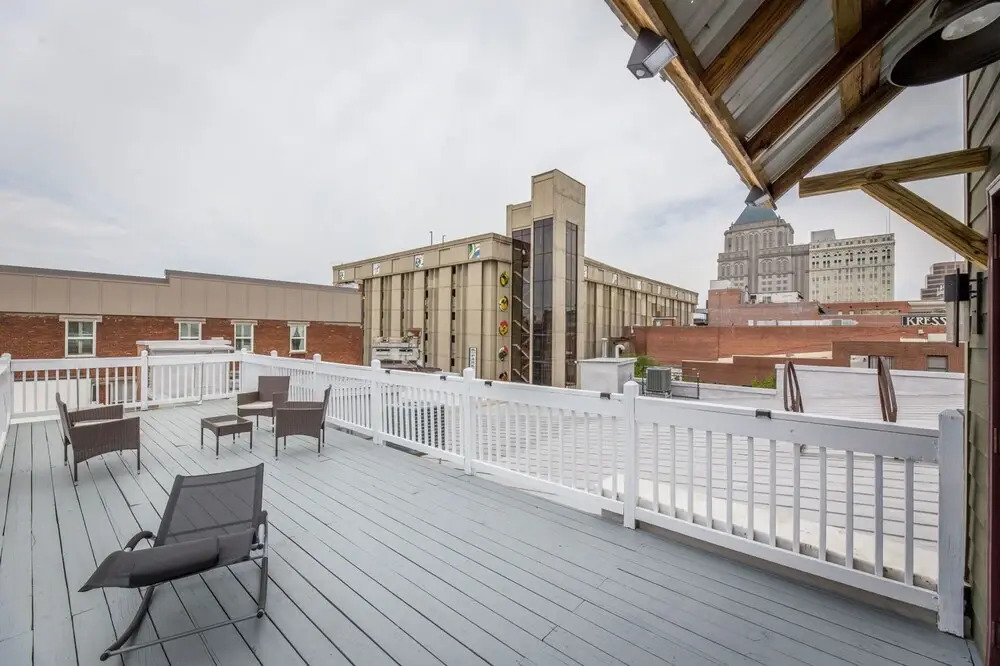 The Elm St Suite - Downtown Condo