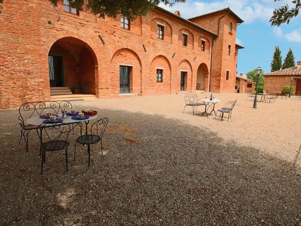 Luxurious Farmhouse in Montepulciano with Swimming Pool