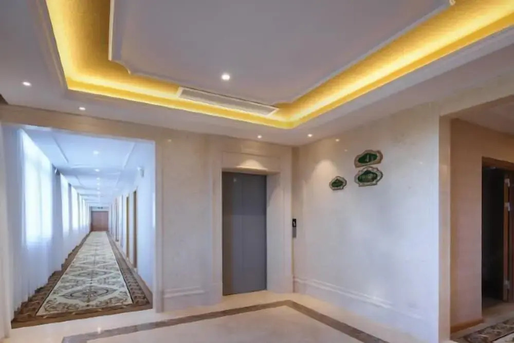 Vienna Hotel (Jixi High-speed Railway Station)