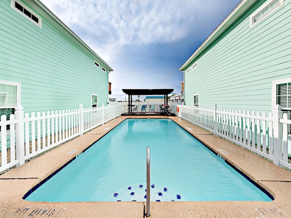 Walk To Beach 4br/3ba  - Port Aransas 4 Bedroom Townhouse