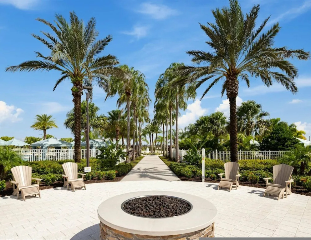 8BR Home With Pool Theater at Solara Resort