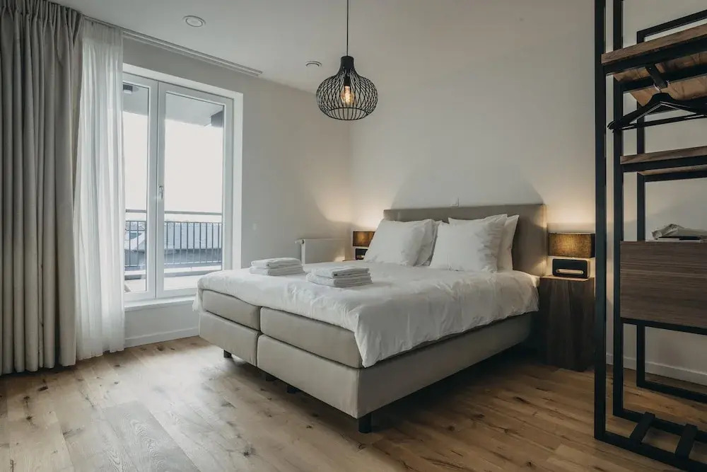 Huswell - The Tide - Stylish Sea View Apartment for 4 - Prime Location With Private Parking