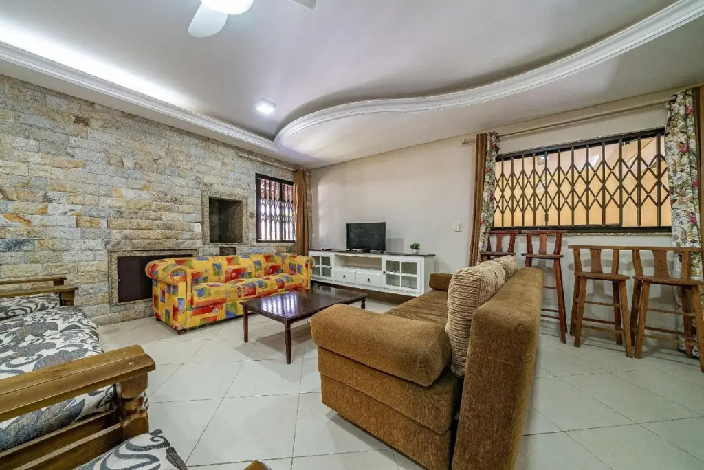 151 - Casa ampla e Rústica a 80m praia de Bombas