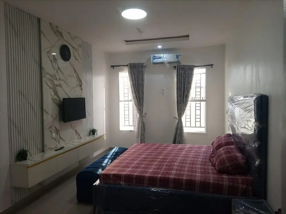 Shimawa-house-sleeps4-luxury&privacy-24/7 Security