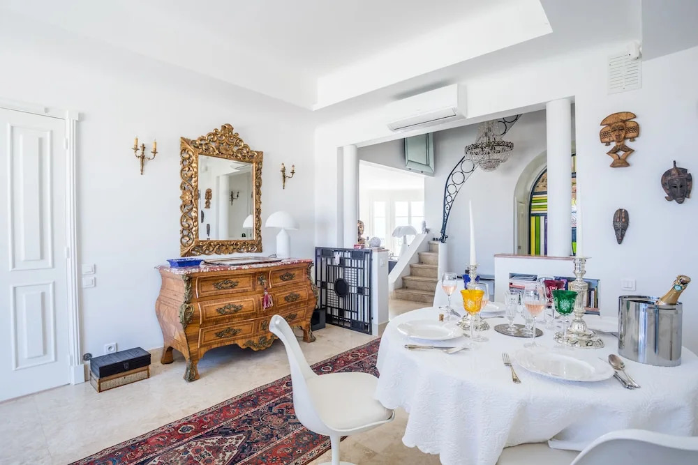 Art Deco Apartment terrace by Weekome