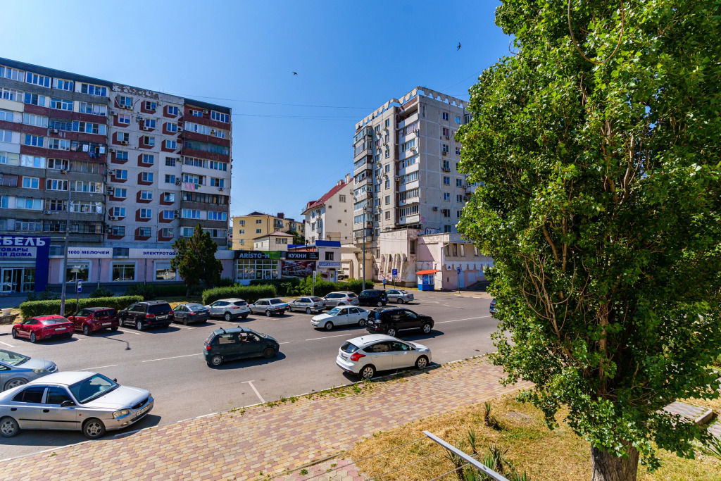 LetoApart (ЛетоАпарт) на улице Исаева 13