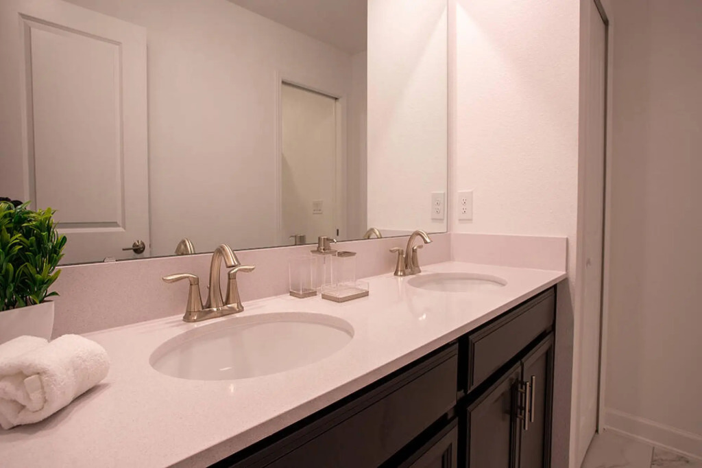 New Home 8 Bedrooms and 5 Bathrooms At Storey Lake