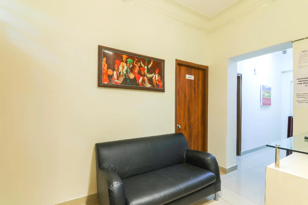 OYO 68034 Roshan Villa