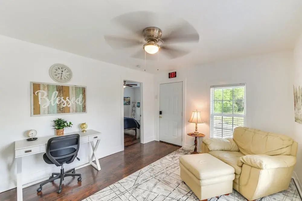 1 Mi to Dtwn Waco! Lovely Home w/ Fire Pit Table