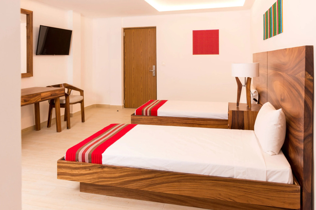 Nomads Party Hotel