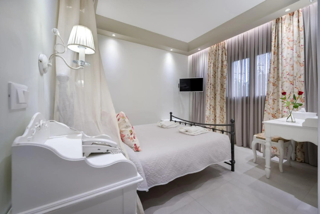 Zephyros Hotel