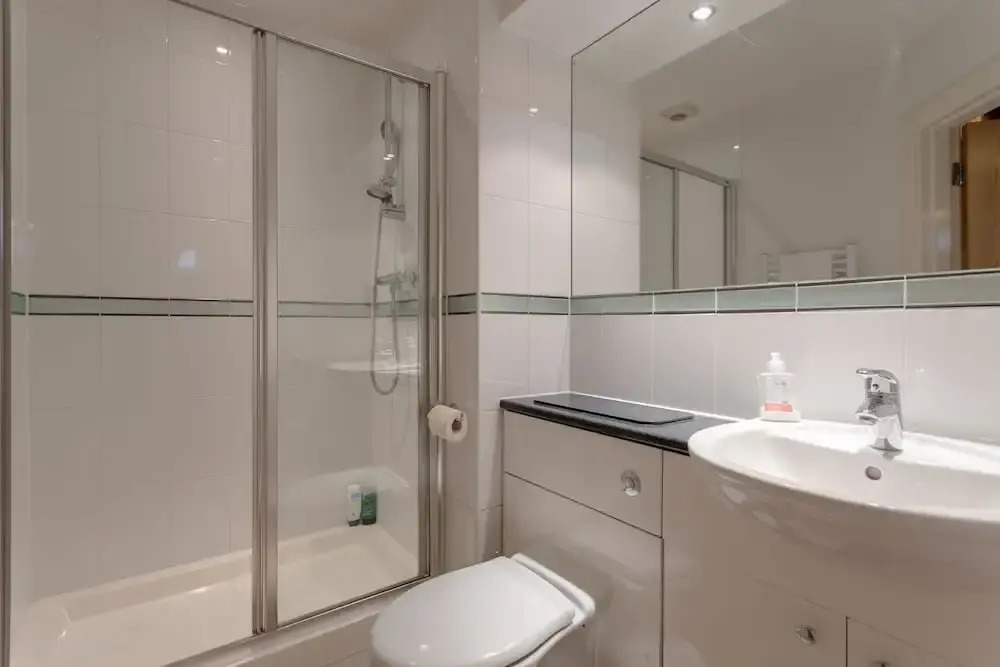 3 Bedroom Home In The Heart Of Wimbledon