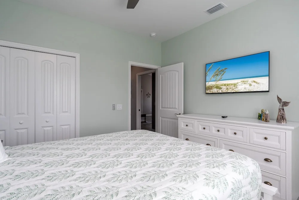 233 Delmar Avenue - Beautiful Private Pool Home 3 Bedroom Home by RedAwning