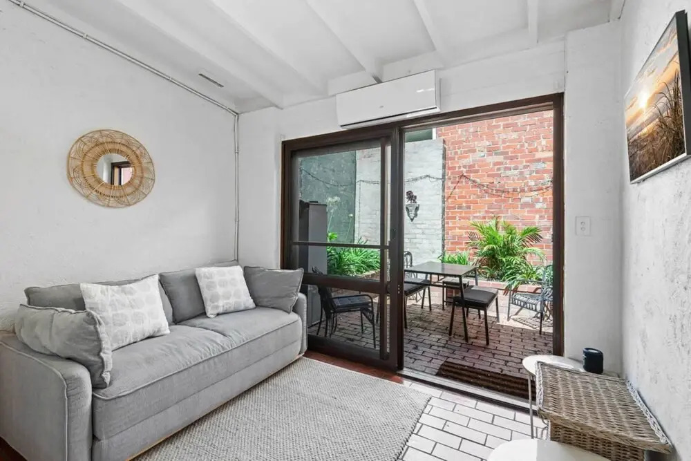 Charming 2-bed Town House Near Market