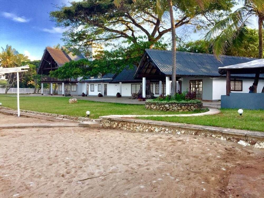 Bahari Beach Hostel