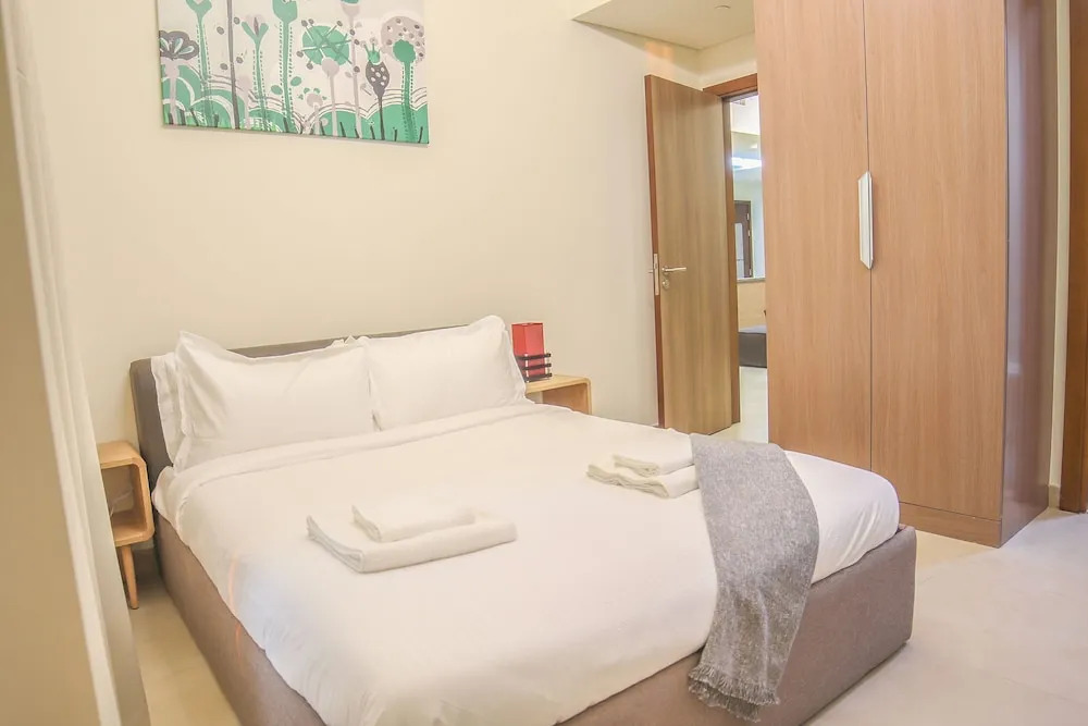 2 Bedroom Apartment- Azizi Plaza
