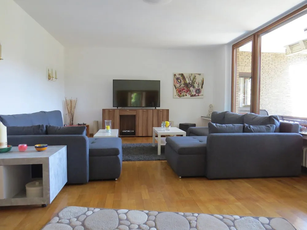 Villa Aurora