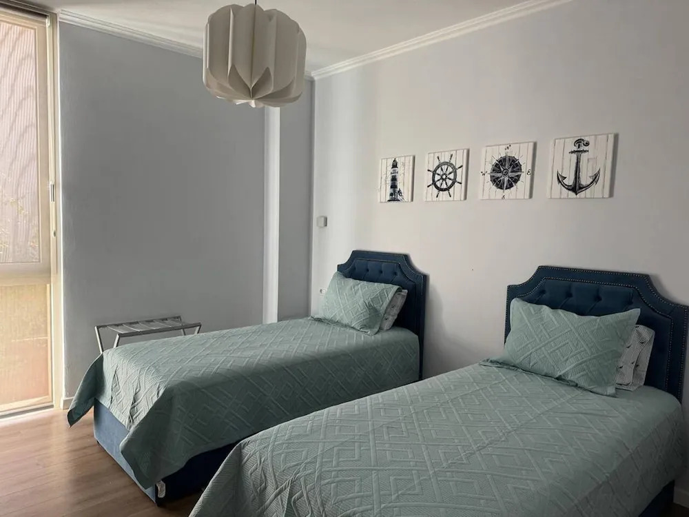 Sunny Coastal Getaway Green Coast
