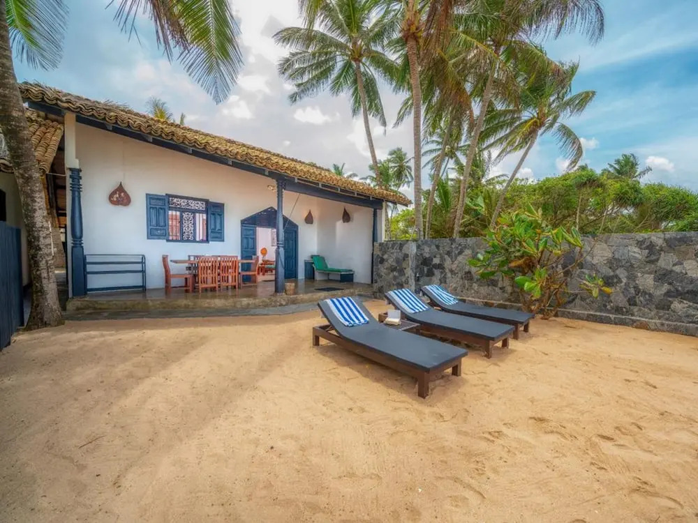 Blue Parrot Beach Villa with privat swimming pool