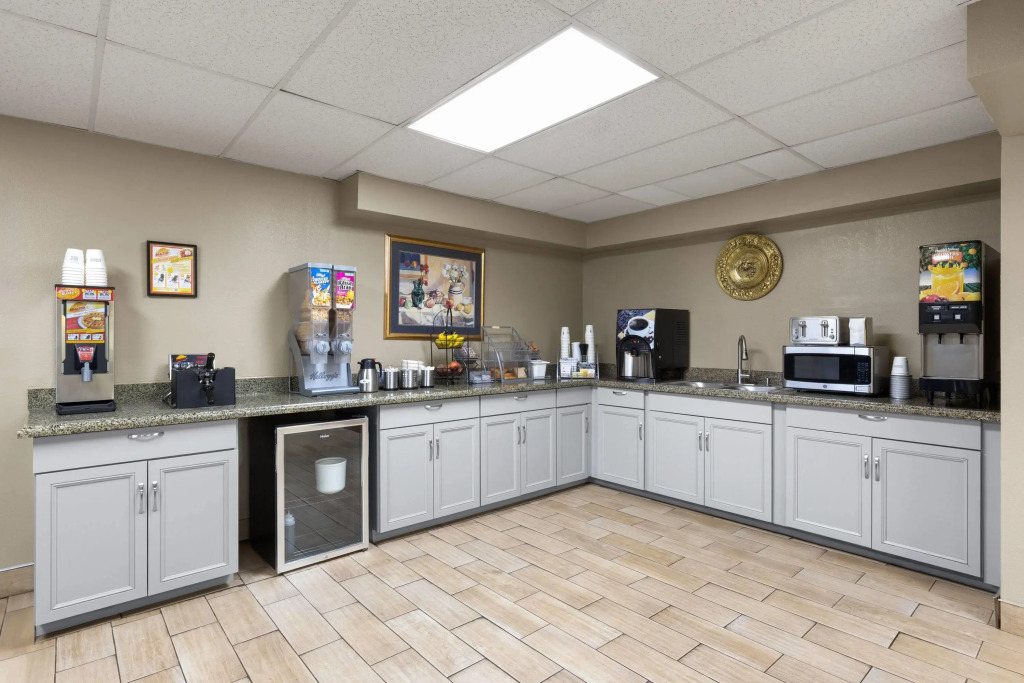 Super 8 by Wyndham Shepherdsville - Louisville South I65