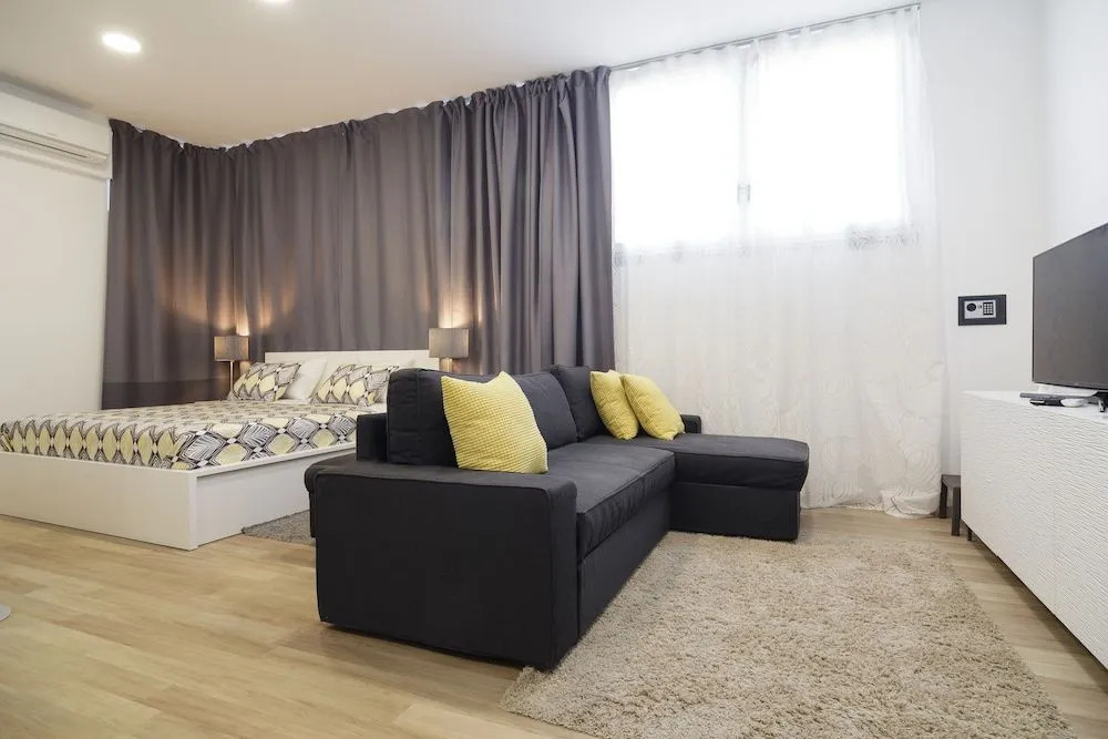Apartment Aspalathos Centar - Split city center, a few minutes walking distance to the UNESCO Palace, parking lot in front of the apartment