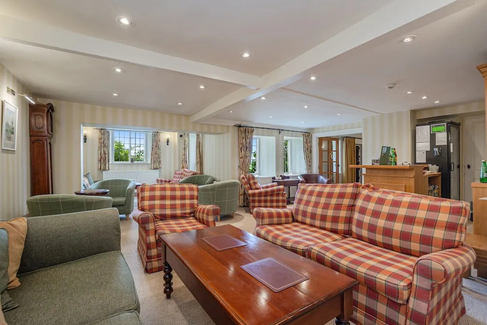 Castle of Comfort Hotel & Restaurant