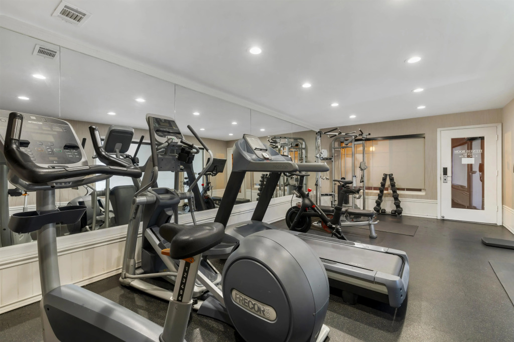 Best Western Plus Carriage Inn