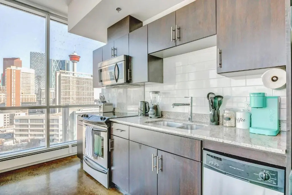 Modern 2BR Apt - DT Calgary w City Views