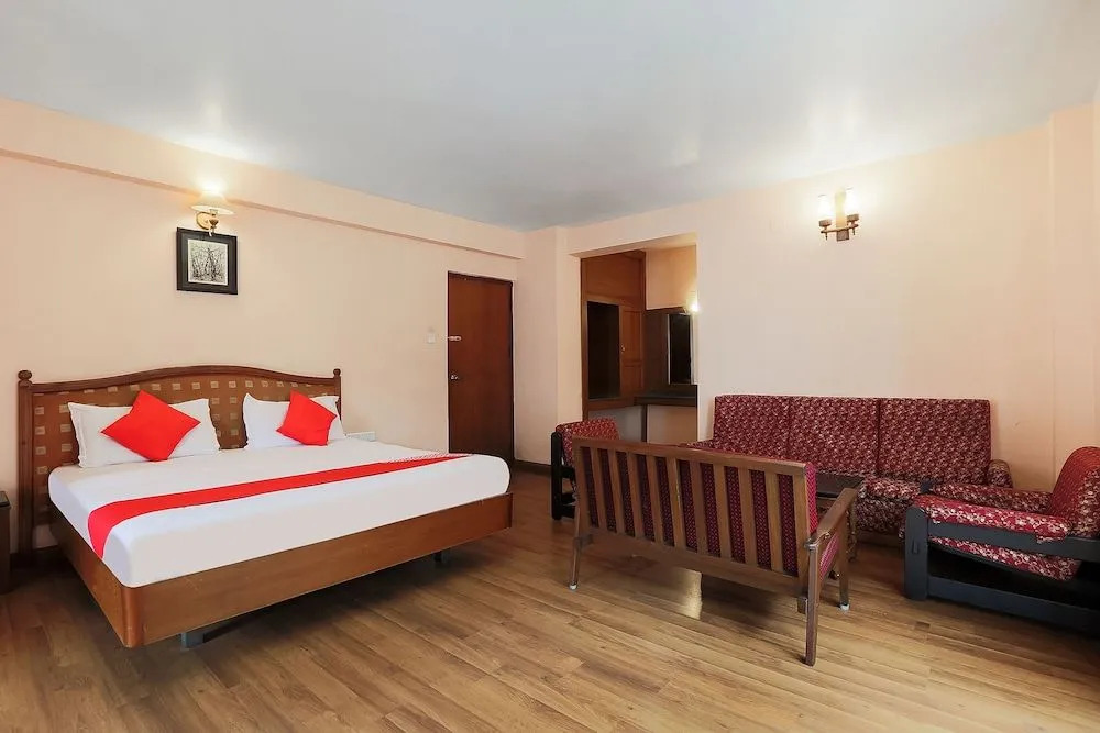 OYO 48910 Hotel Blue Bird