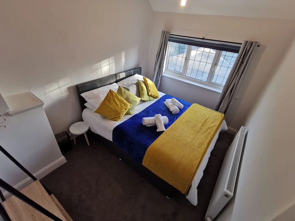Your Night Inn @ i54