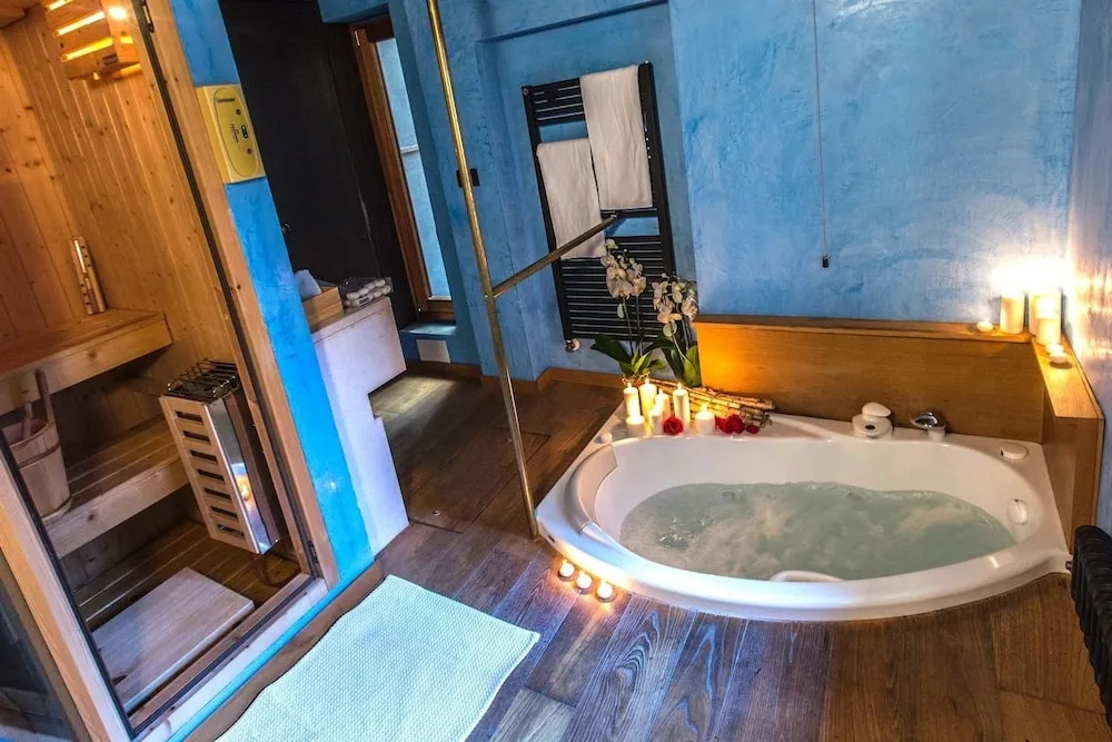 Grand Canal Design Apartment R&R