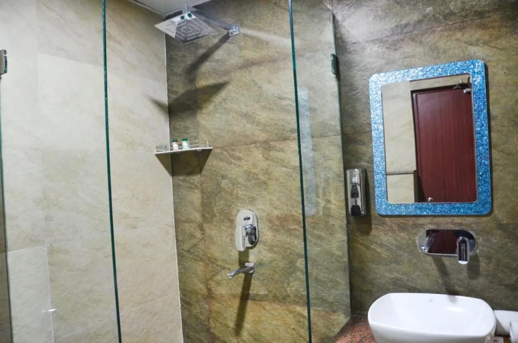 FabHotel Roselle Inn