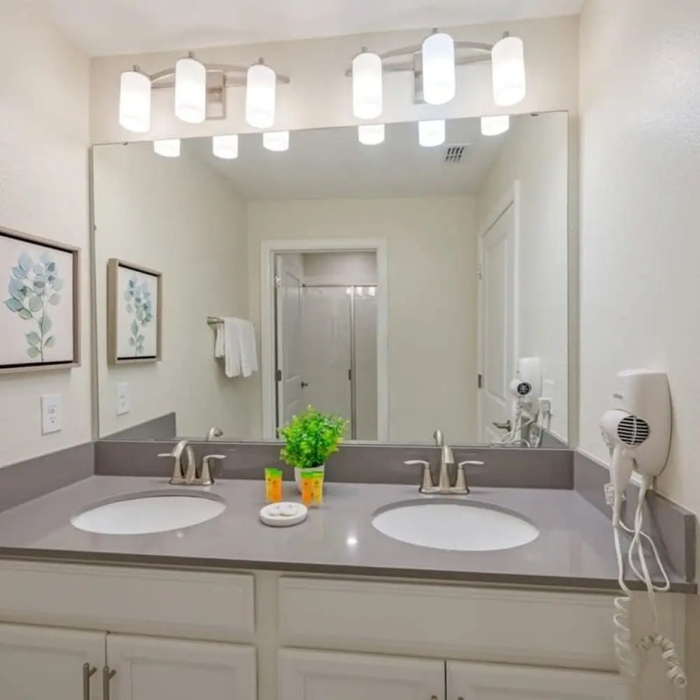 Magical Retreat - A Spacious Villa 10 min From Disney