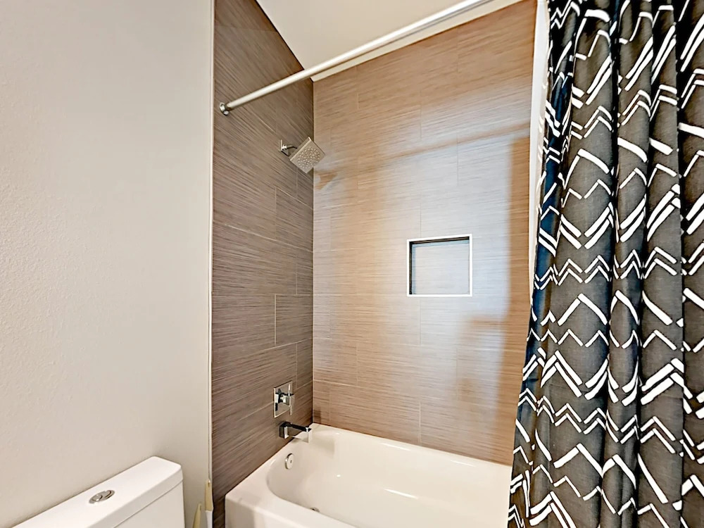 Kulhman Home 3 Bedrooms 2.5 Bathrooms Home