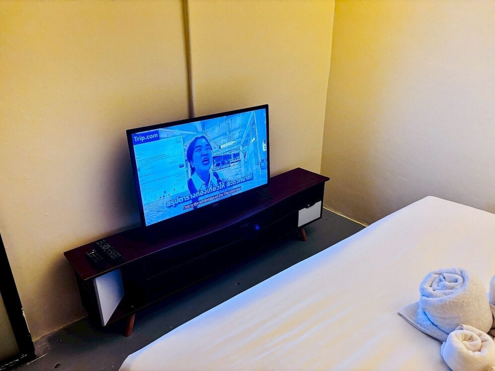 Sukhum Charoen Krung Tak-Sin bridge guest house