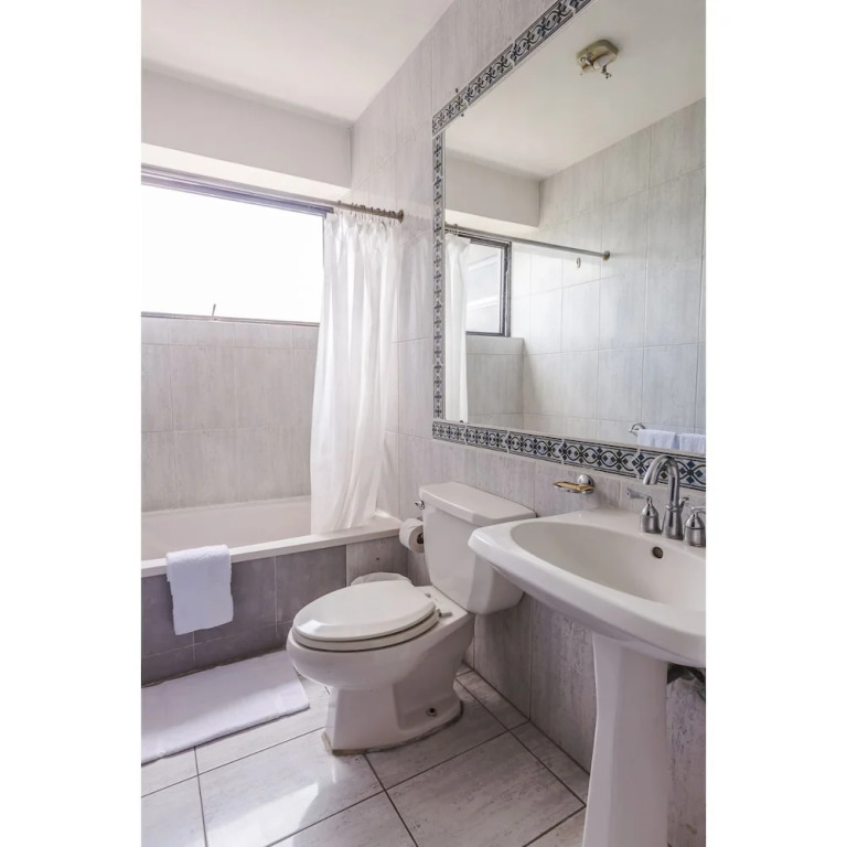 Sophistidated 2 BDRM Apartment @ Zona 14