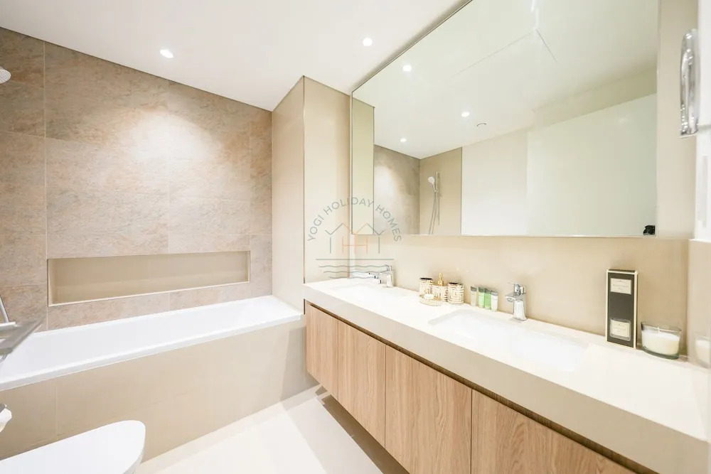 Yogi - Modern 2BR Apartment with Stunning Dubai Fountain