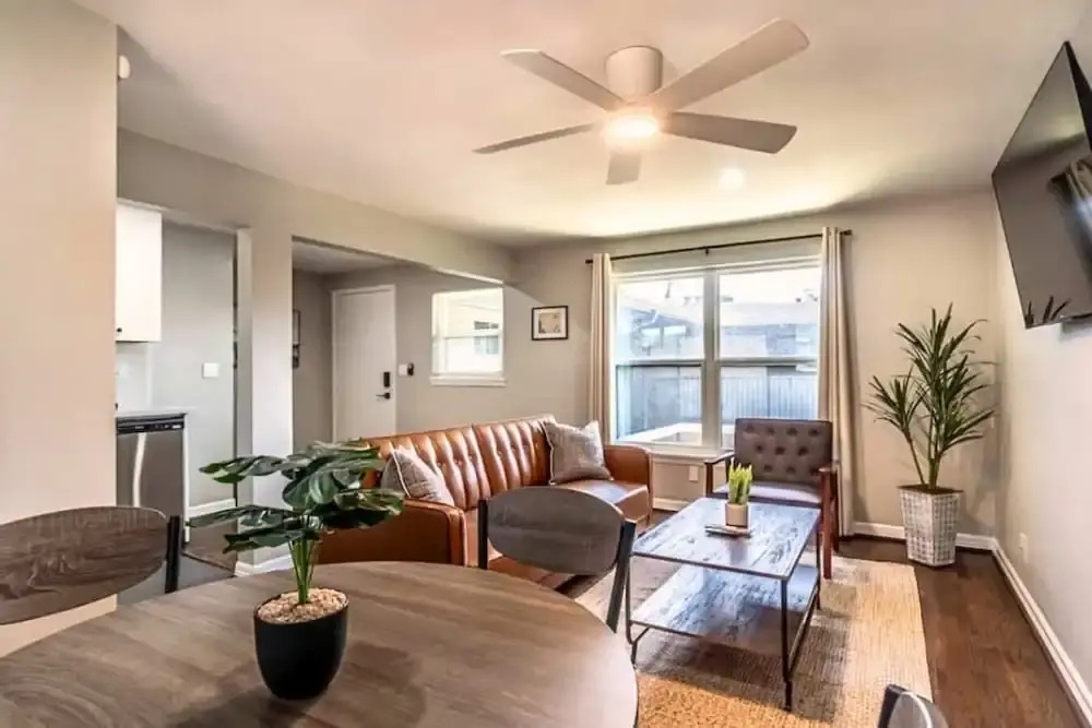 1BR in the Heart of Montrose! Free Parking 11-pr828684