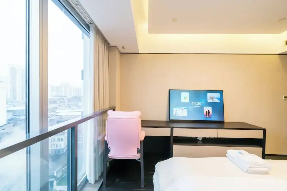 Zhome-Three Bedroom Luxury Suite3
