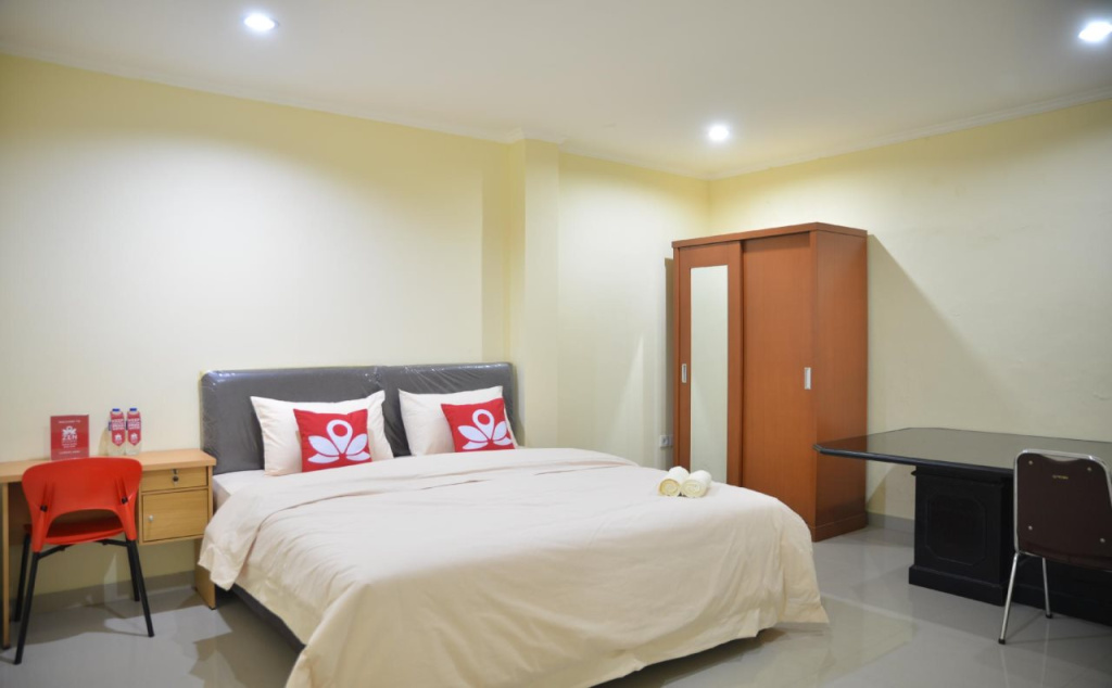 ZEN Rooms Near ITC Roxy Mas