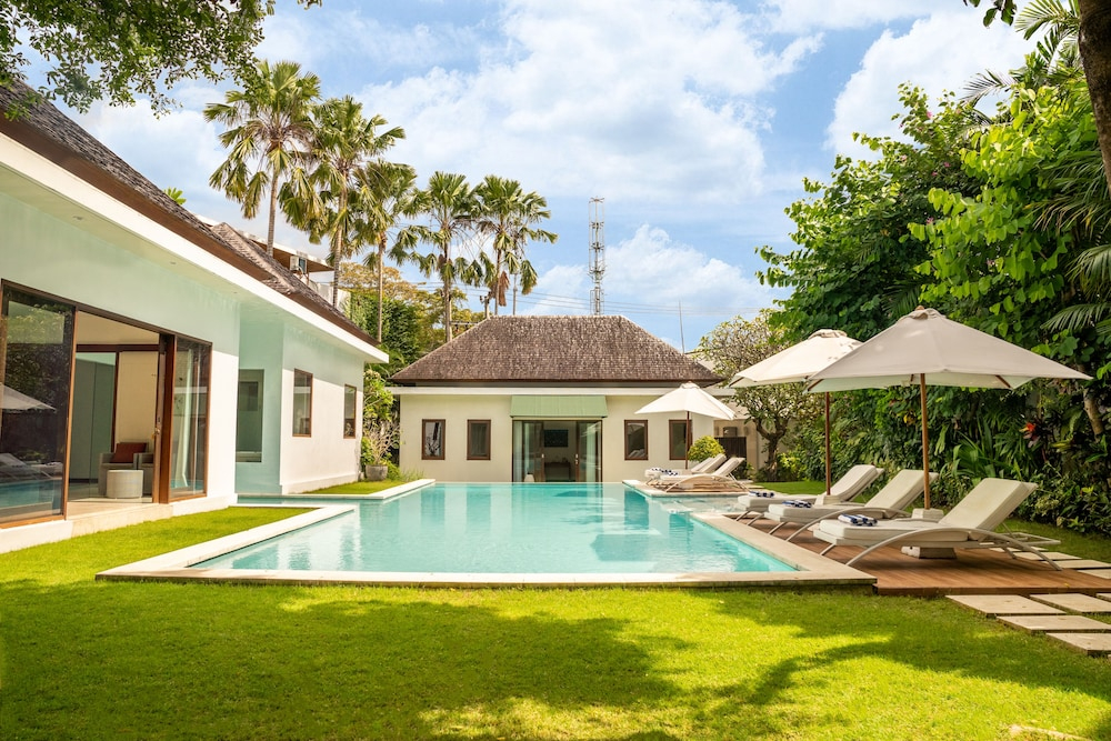 Villa Istana Putih by Maheswara