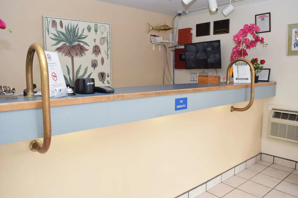 Knights Inn Oswego East