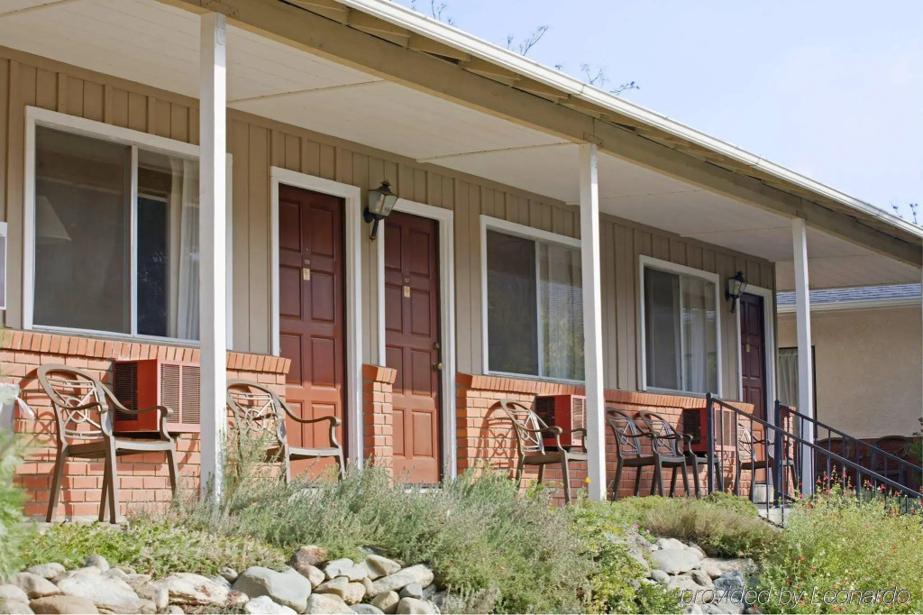 Mariposa Lodge