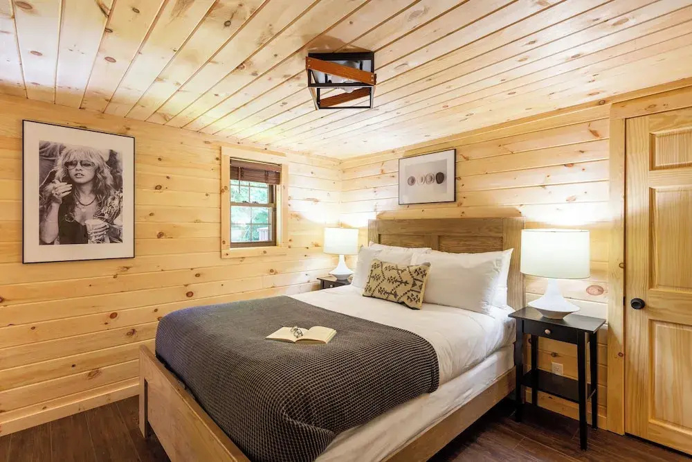 2 Mi to Dtwn: Spacious Gatlinburg Home w/ Hot Tub!