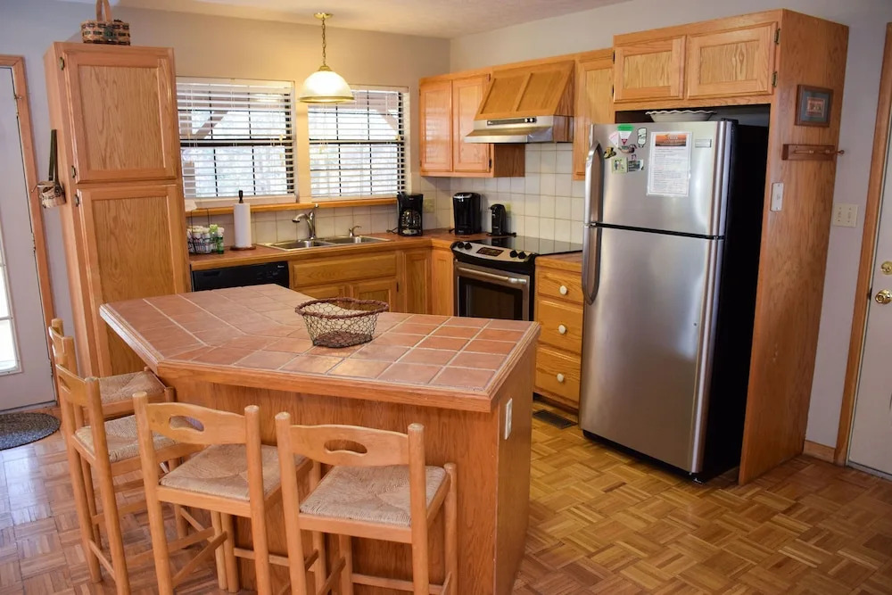 LAKE SONG - 2 Br Cabin