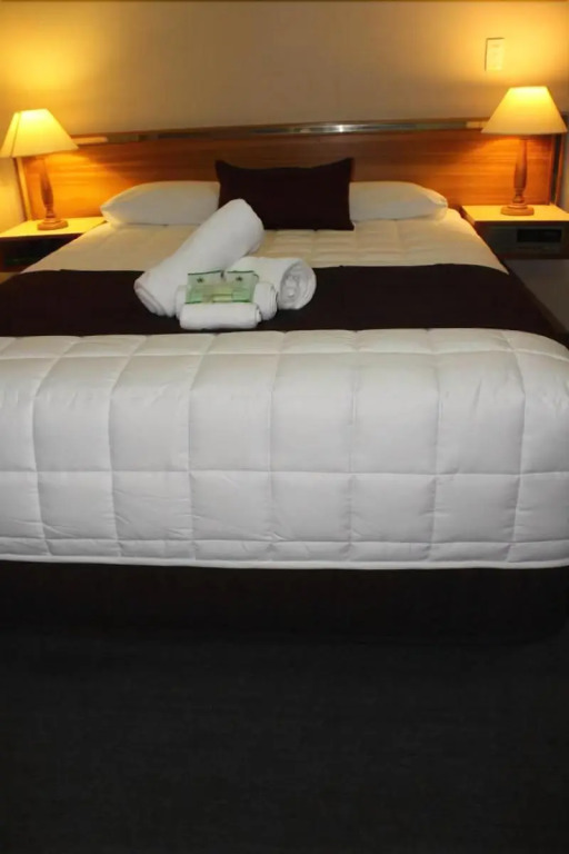 Tabourie Lake Motor Inn