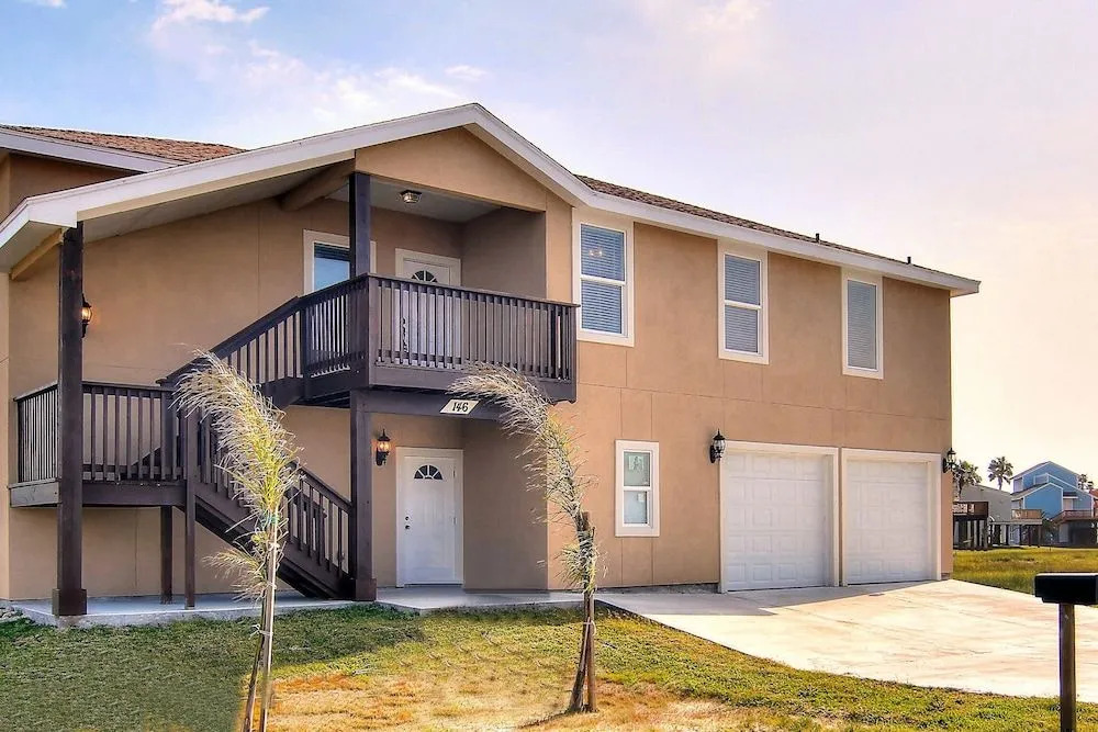 146 Beachview Drive Downstairs BVED146 - 3 Br Home