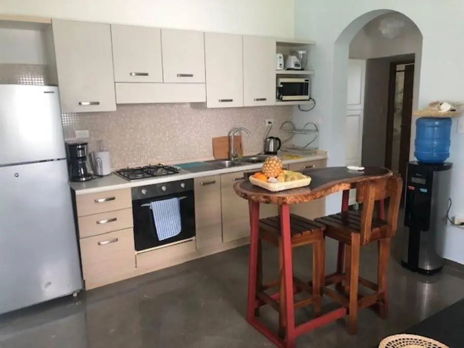 Casa Iris - Lovely 1 bdrm condo with pool; steps to the beach
